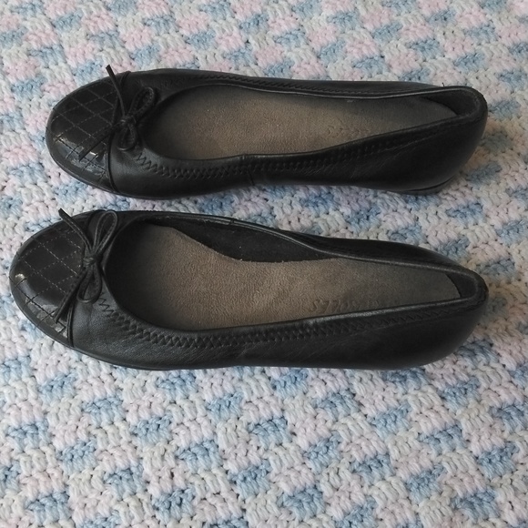 AEROSOLES Black Quilted Flats with Bow - Picture 2 of 4